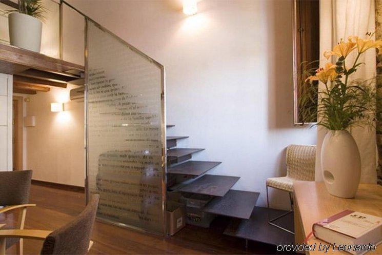 Apartamentos La Casa De Les Lletres Барселона Интериор снимка